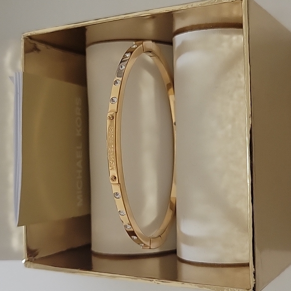 Womens Bangle Bracelet with earrings. - Picture 3 of 5